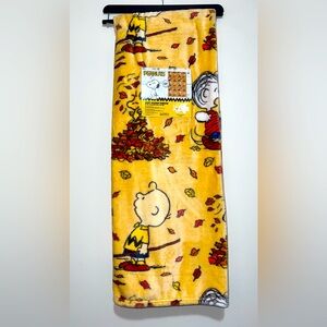 New Peanuts Snoopy Charlie Brown Linus Woodstock Fall Plush Throw Blanket 50x70"